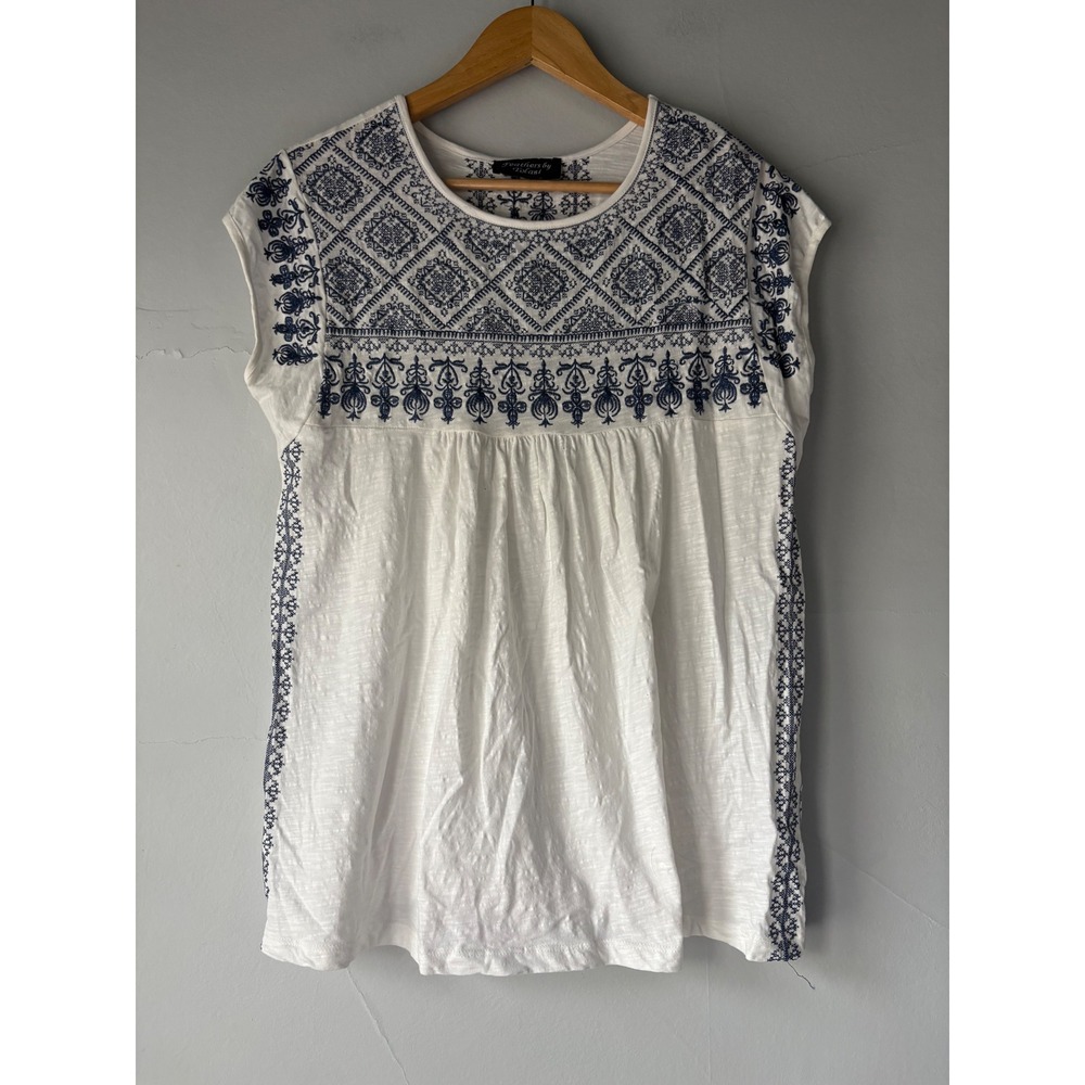 Feathers by Tolani White Blue Embroidered Cap Sleeve Top Size Medium - Picture 2 of 8